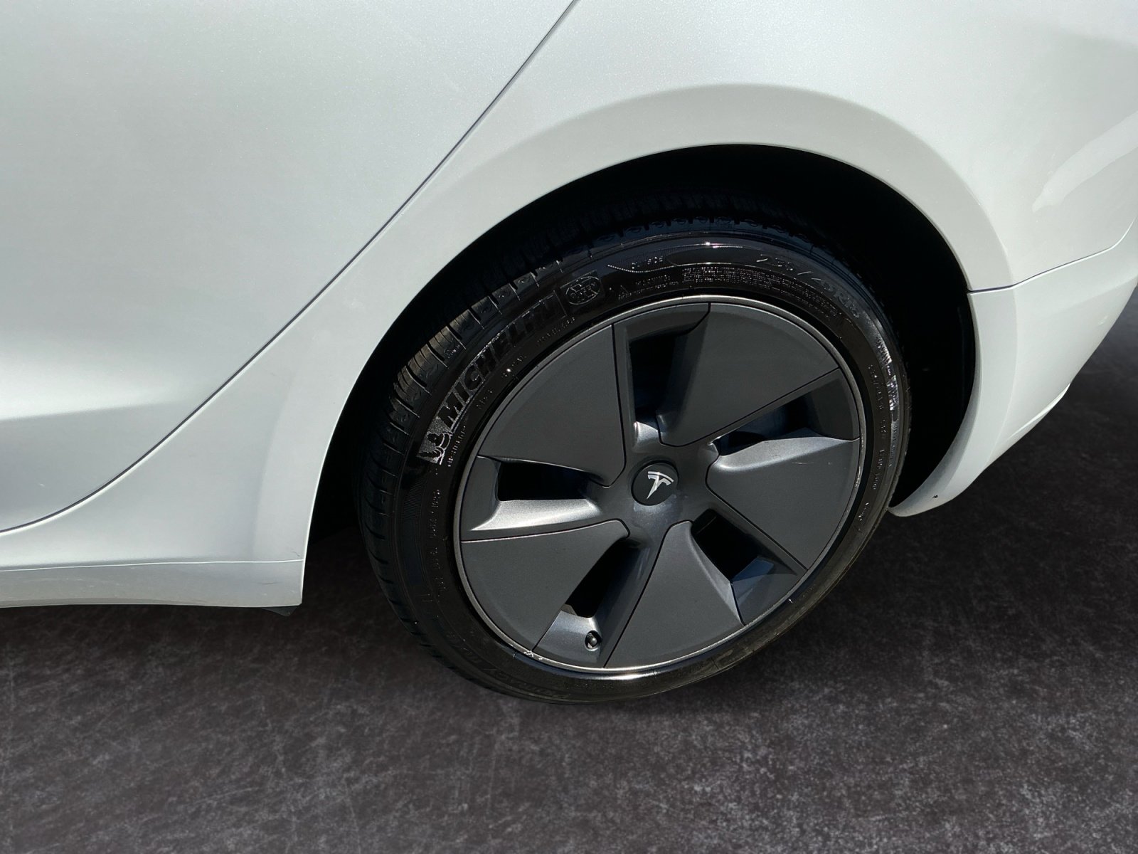 Used 2023 Tesla Model 3 Standard Range image 9