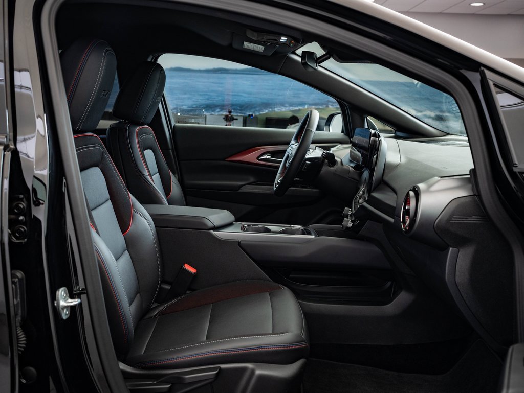 Used 2025 Chevrolet Equinox EV RS image 25