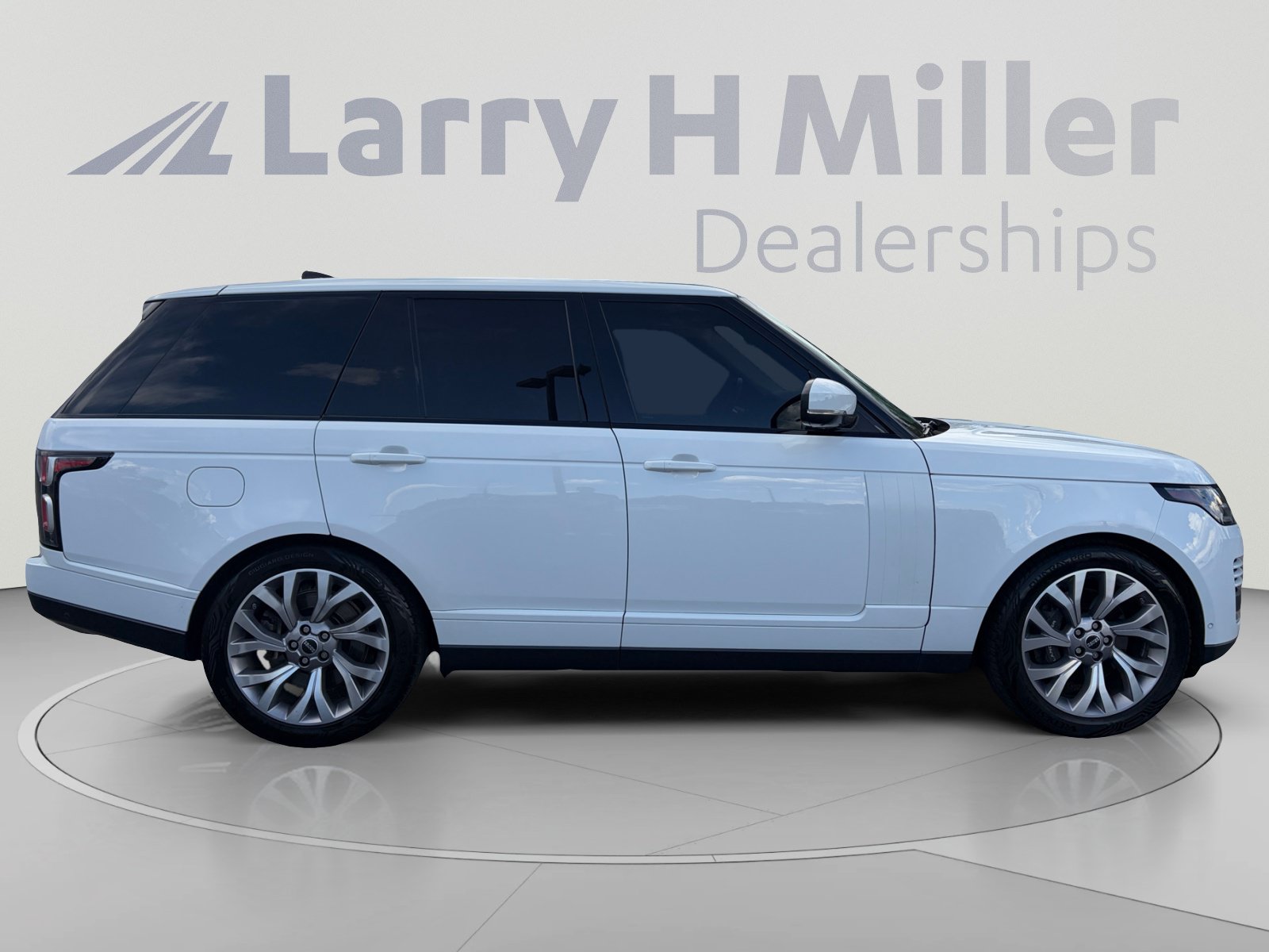 Used 2018 Land Rover Range Rover Supercharged AWD/4WD image 6