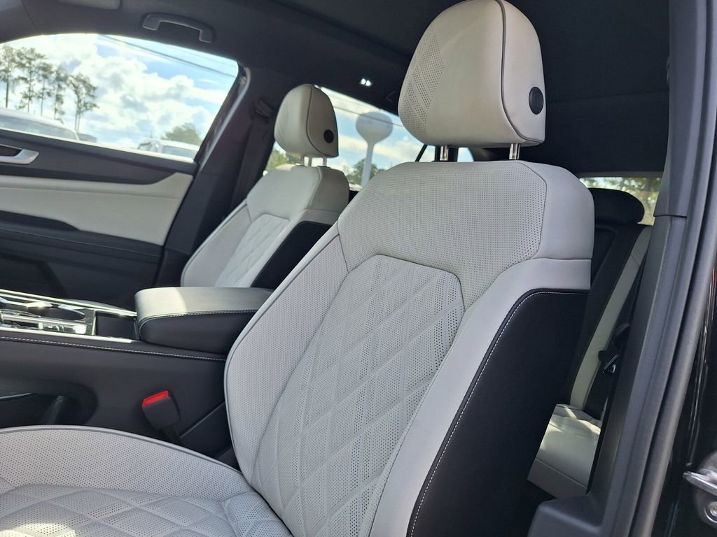 New 2026 Volkswagen Atlas Cross Sport SEL Premium R-Line image 11