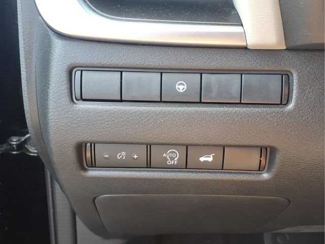 Used 2025 Nissan Rogue SV FWD image 14
