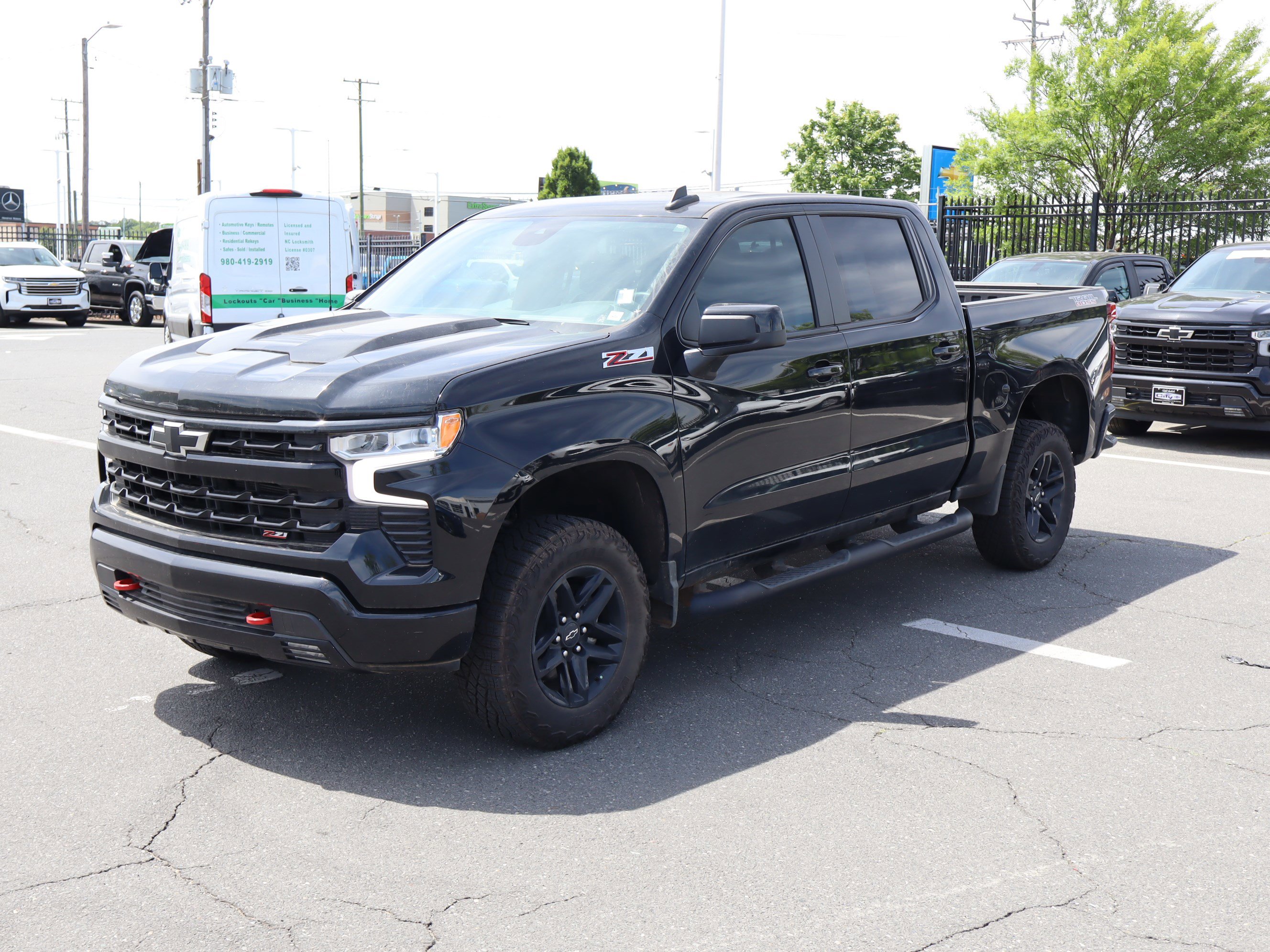 Used 2024 Chevrolet Silverado 1500 LT Trail Boss w/ Convenience Package II AWD/4WD image 5