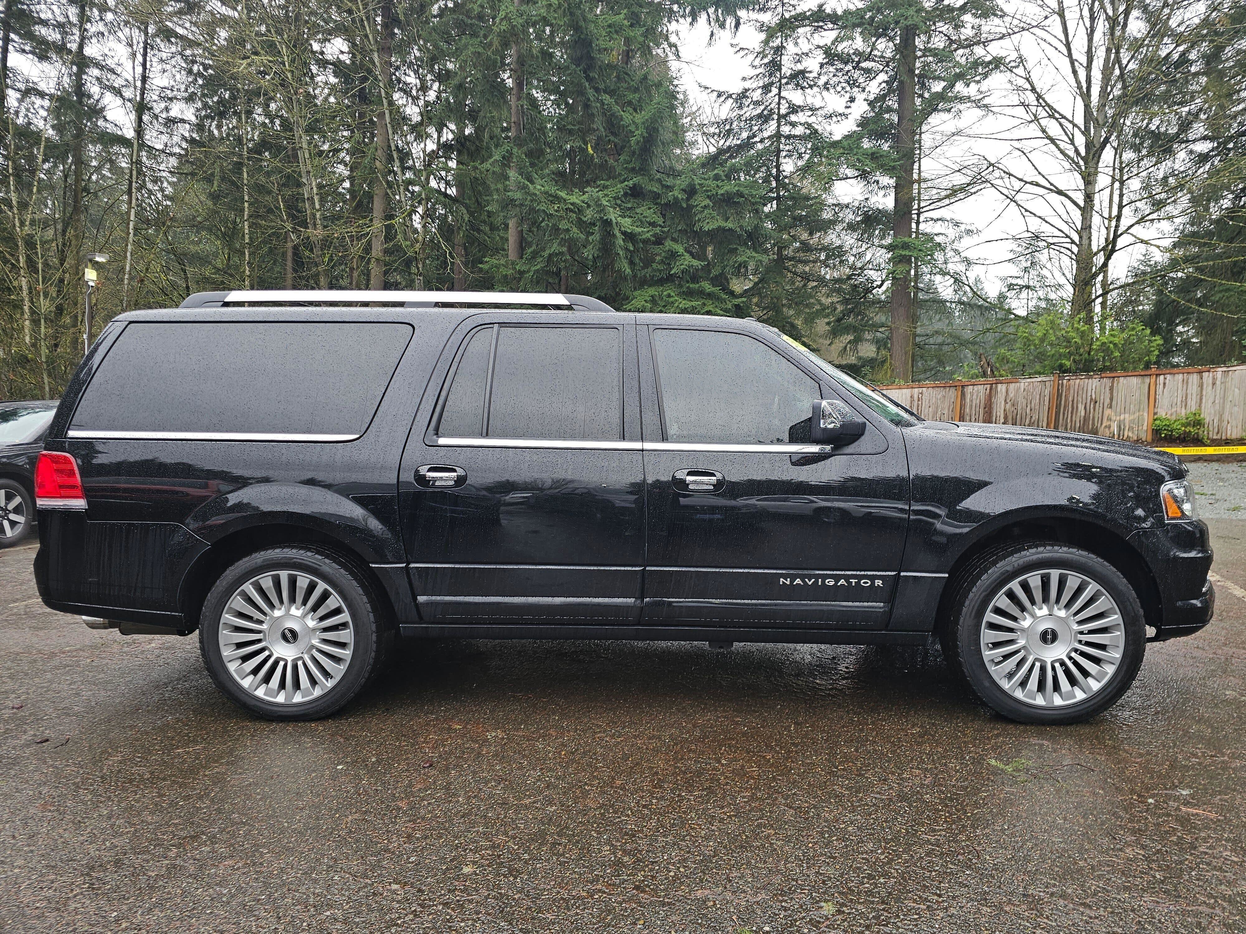Used 2016 Lincoln Navigator L Reserve image 8