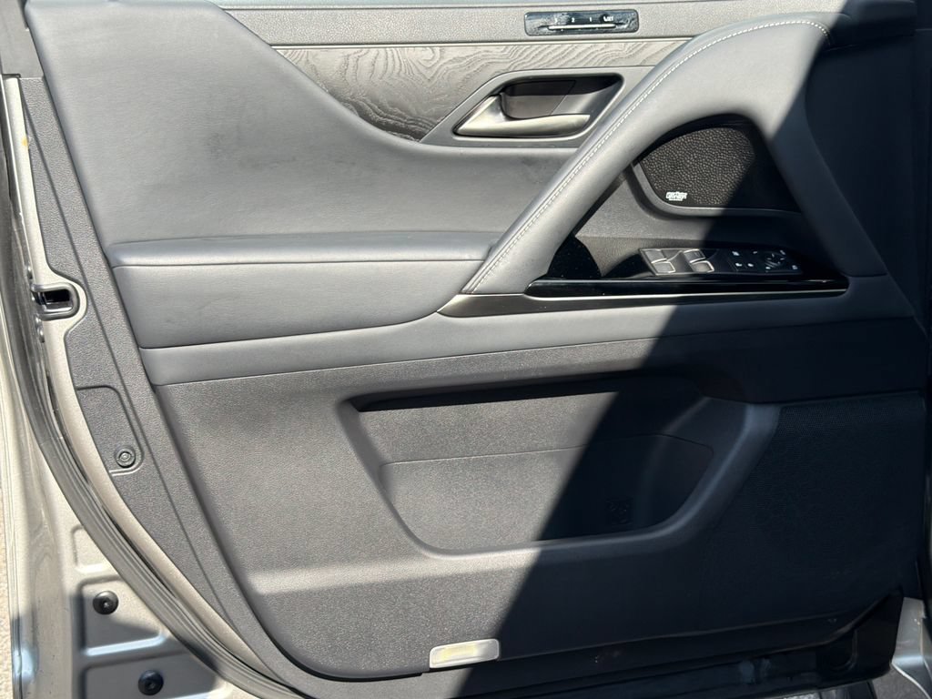 Used 2023 Lexus LX 600 4WD w/ Appearance Package image 33