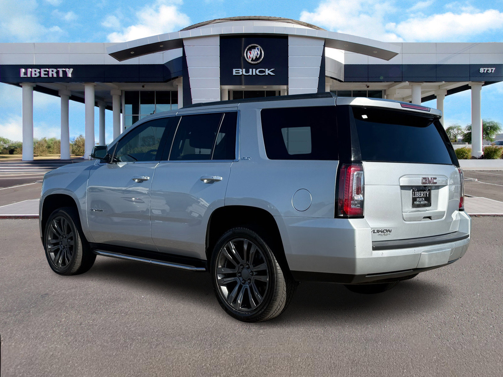 Used 2018 GMC Yukon SLT w/ Open Road Package image 6