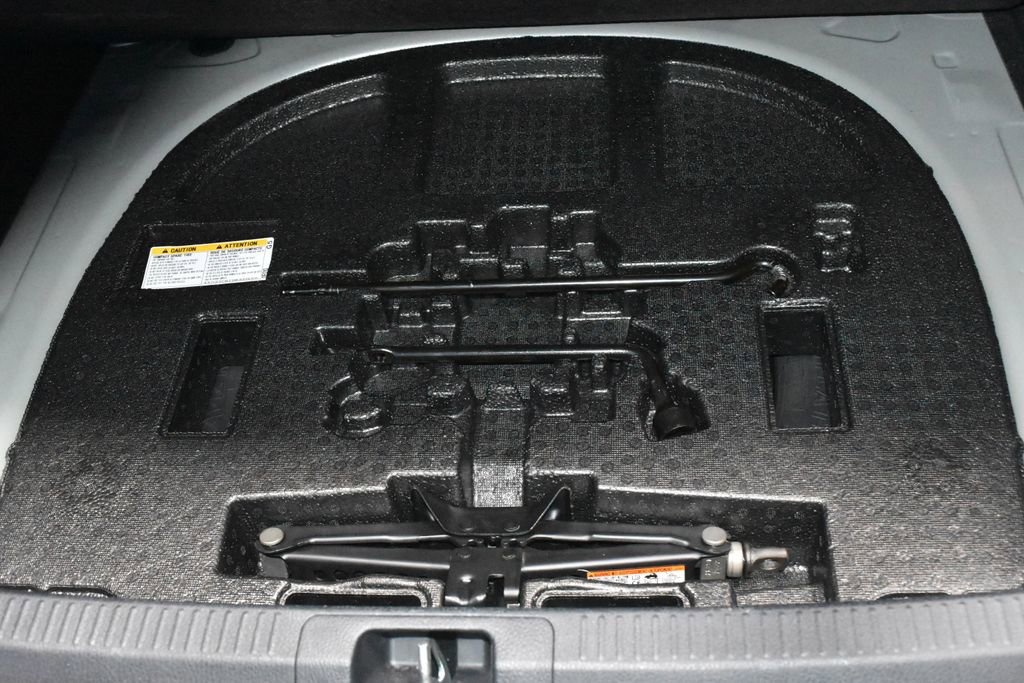 Used 2022 Toyota Camry LE w/ Carpet Mat Package (TMS) FWD image 28