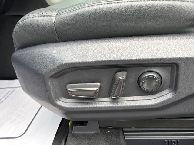 Used 2025 Toyota Tundra Limited AWD/4WD image 17
