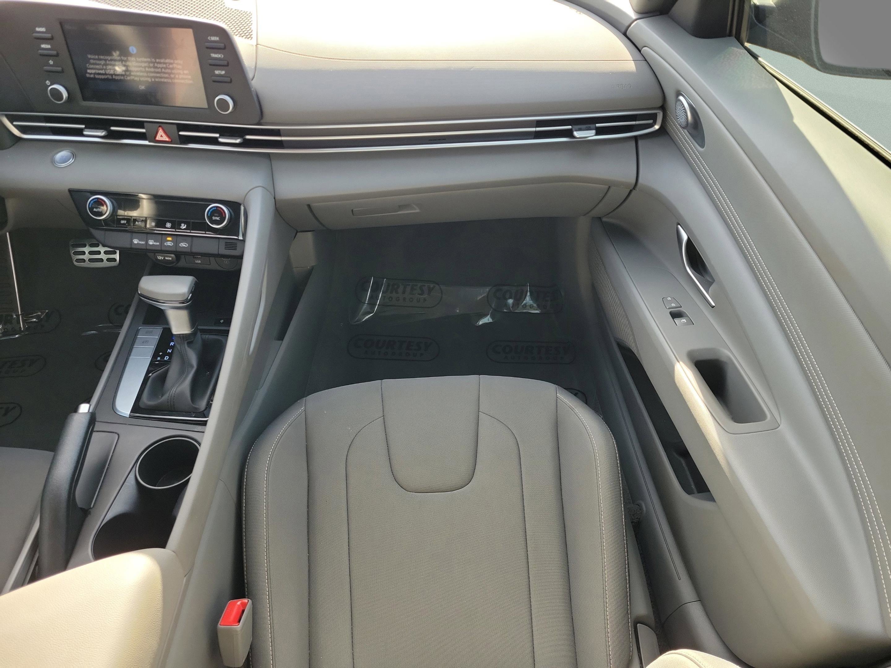 Used 2025 Hyundai Elantra Sport image 14