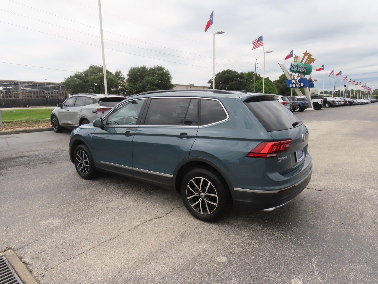 Used 2021 Volkswagen Tiguan SE w/ Panoramic Sunroof Package FWD image 14