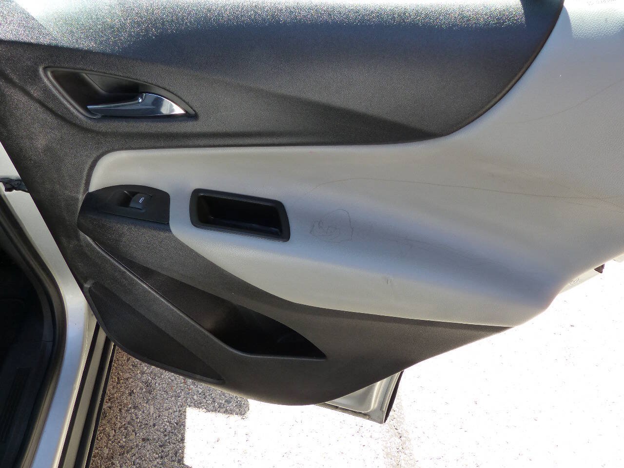 Used 2022 Chevrolet Equinox LS FWD image 26