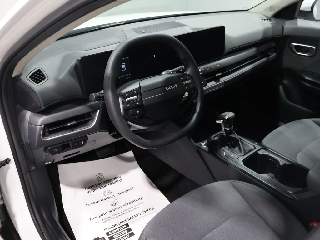 Used 2025 Kia K4 LXS image 15