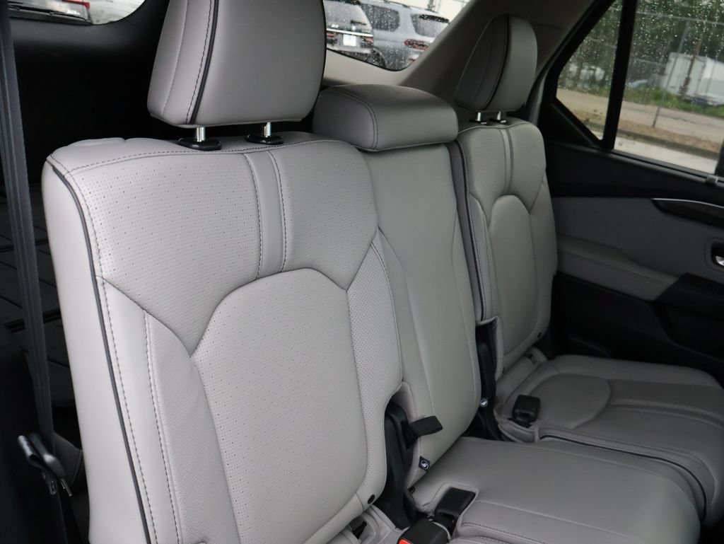 Used 2025 Honda Pilot Elite image 35