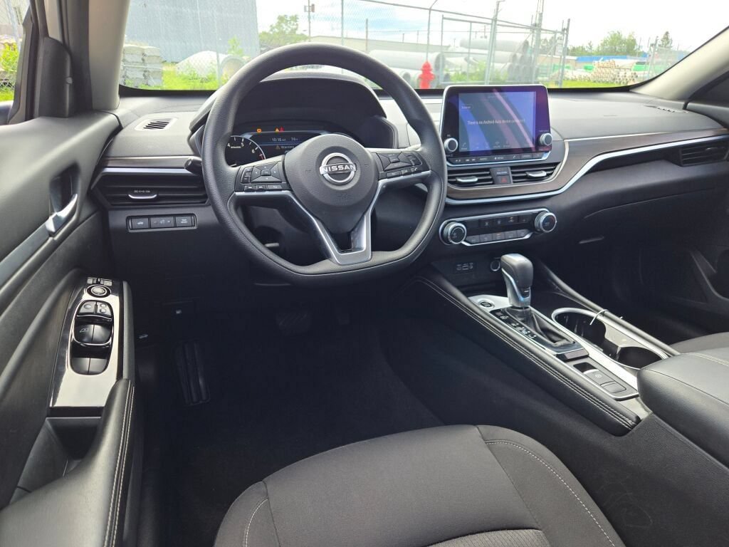 Used 2023 Nissan Altima 2.5 SV AWD/4WD image 14