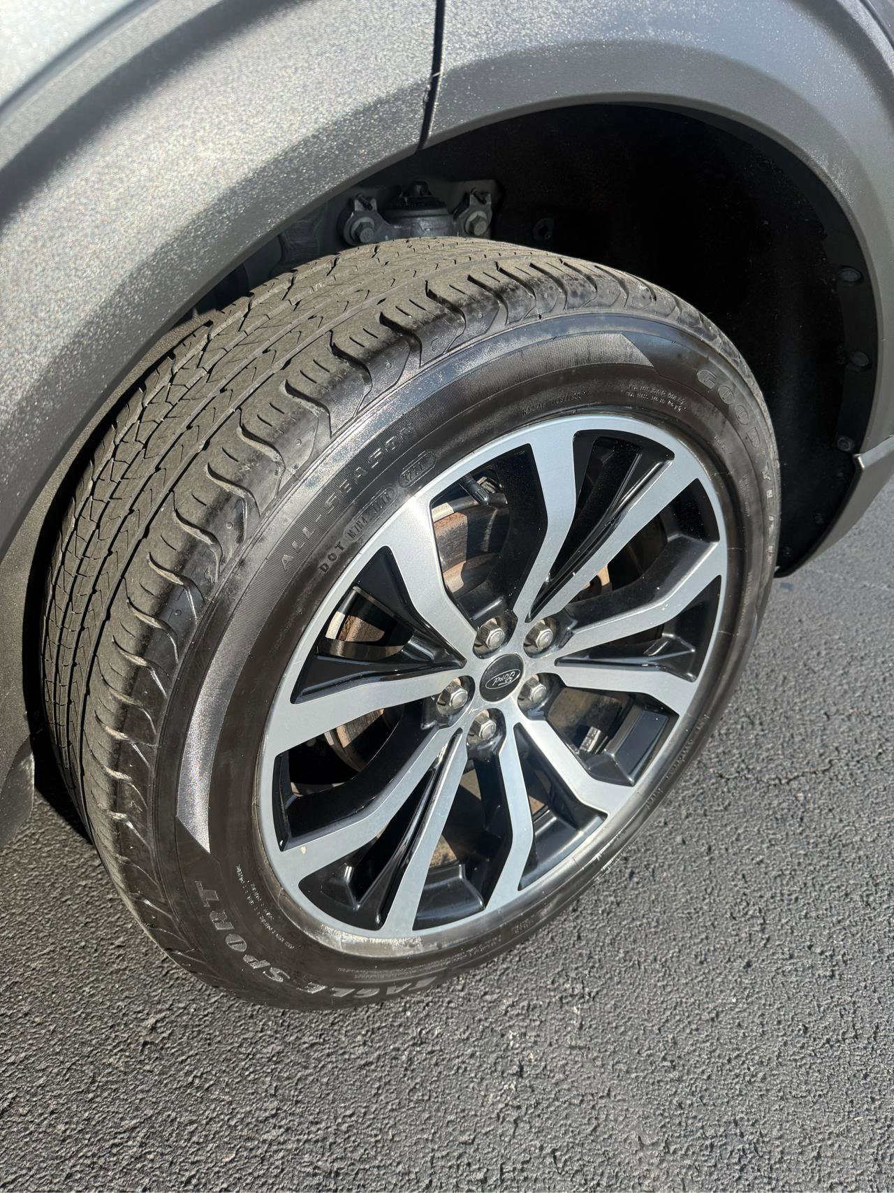 Used 2020 Ford Explorer ST w/ Premium Technology Package image 21