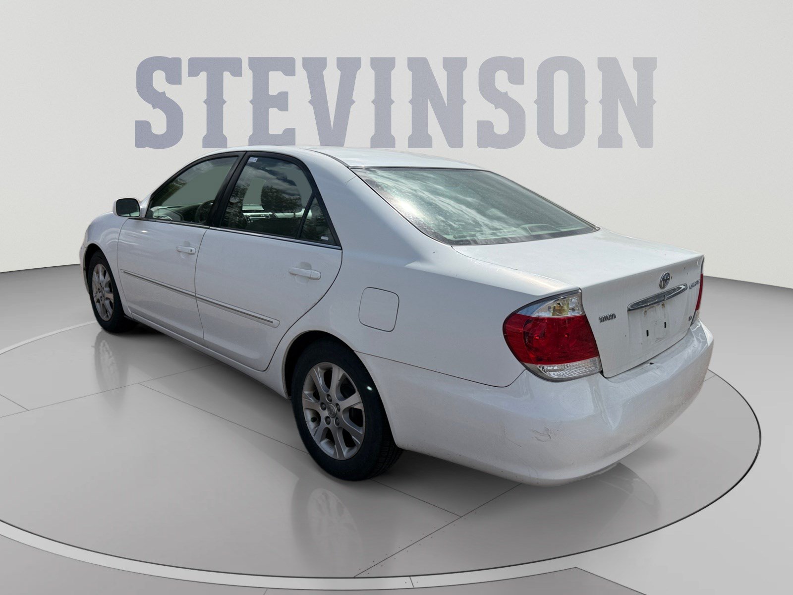 Used 2005 Toyota Camry XLE FWD image 3