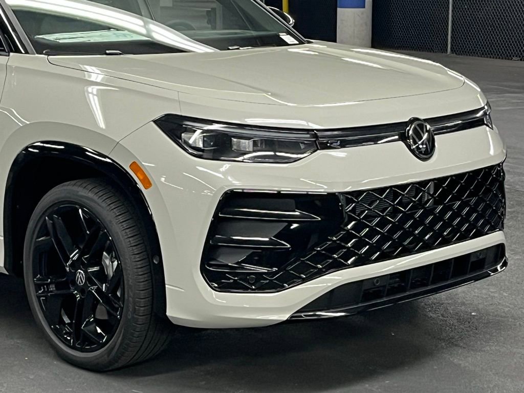 New 2025 Volkswagen Tiguan SE R-Line image 43