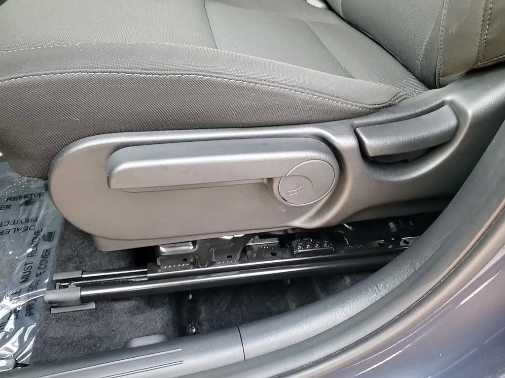 Certified 2025 Hyundai Kona SE image 13