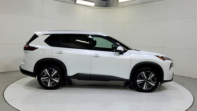 Certified 2026 Nissan Rogue SL FWD image 9