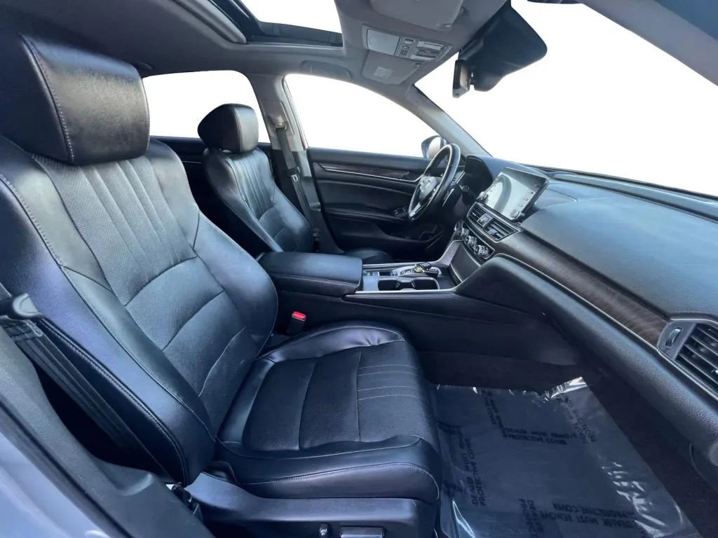 Used 2018 Honda Accord Touring image 13