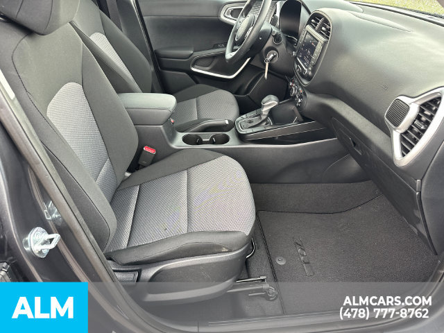 Used 2025 Kia Soul LX w/ LX Technology Package FWD image 15