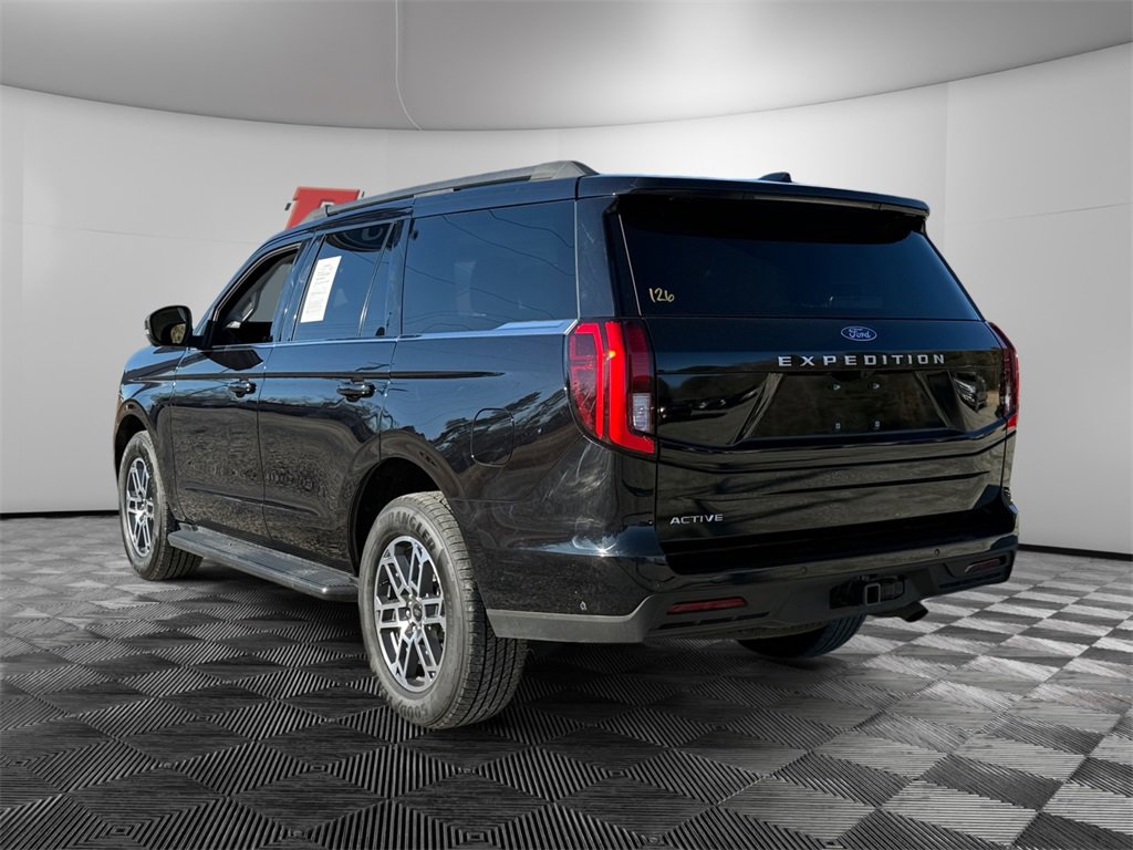 Used 2025 Ford Expedition Active image 3