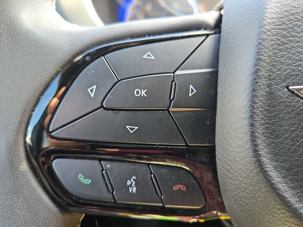 Used 2024 Chrysler Pacifica Limited w/ Uconnect Theater Family Group FWD image 18