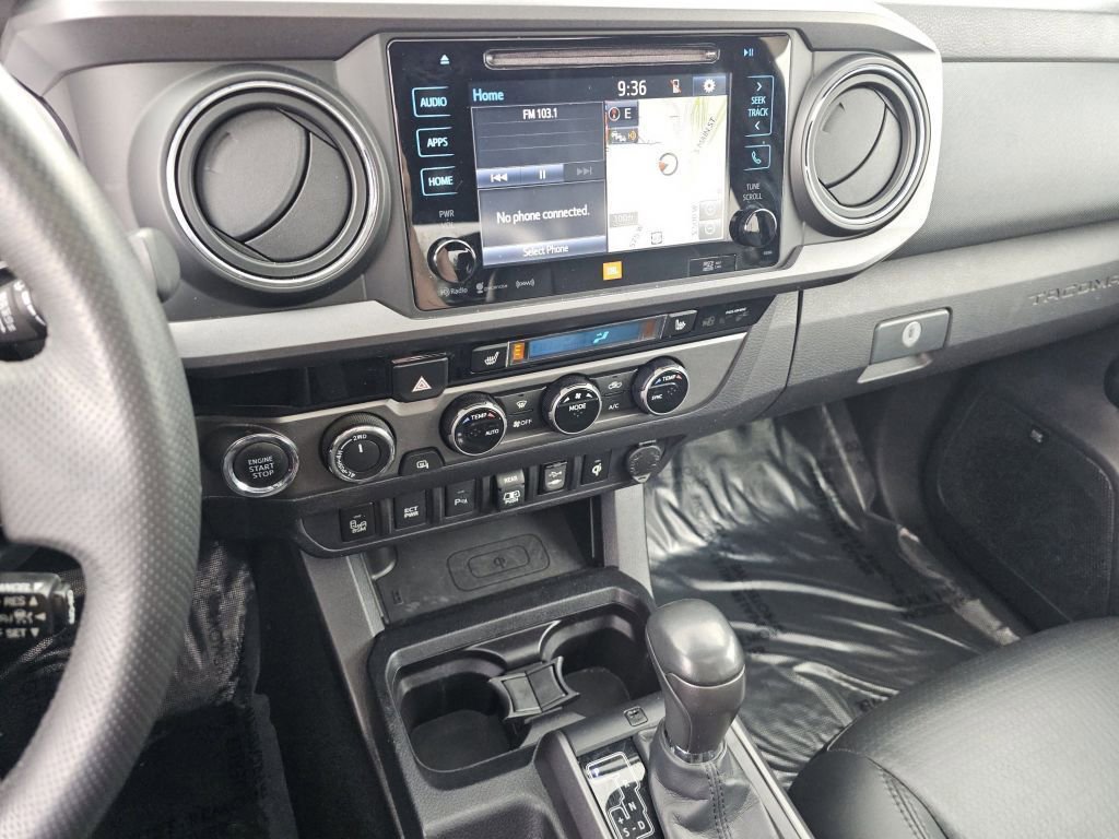 Used 2018 Toyota Tacoma TRD Off-Road AWD/4WD image 34