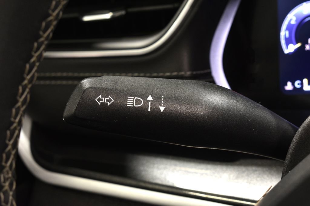 Used 2023 Jeep Grand Cherokee L Laredo image 16