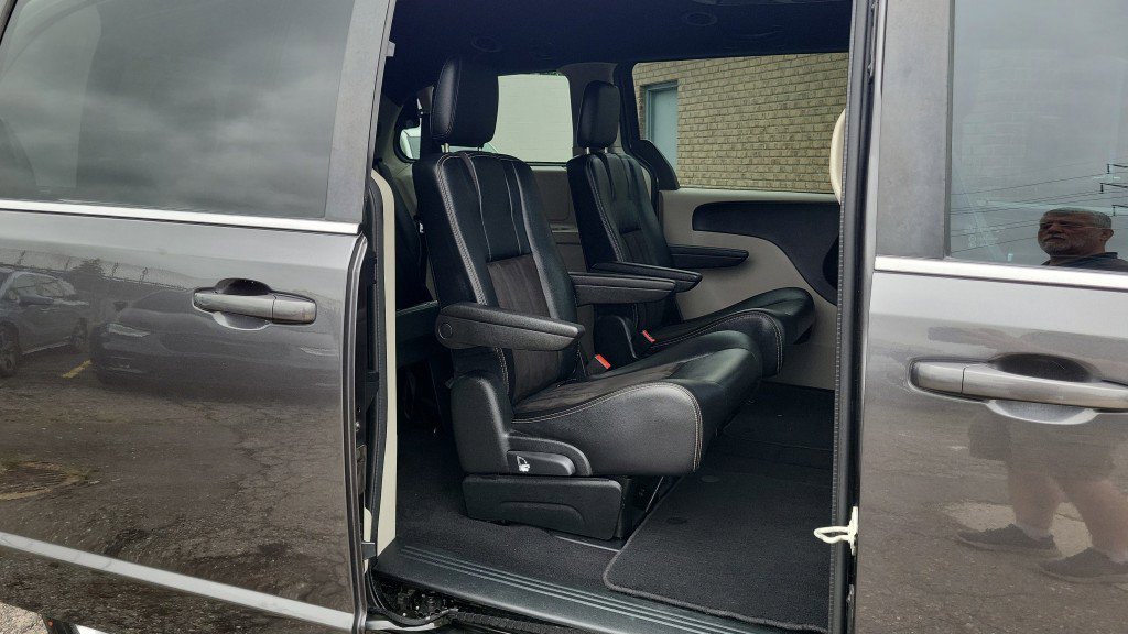 Used 2019 Dodge Grand Caravan SXT image 22