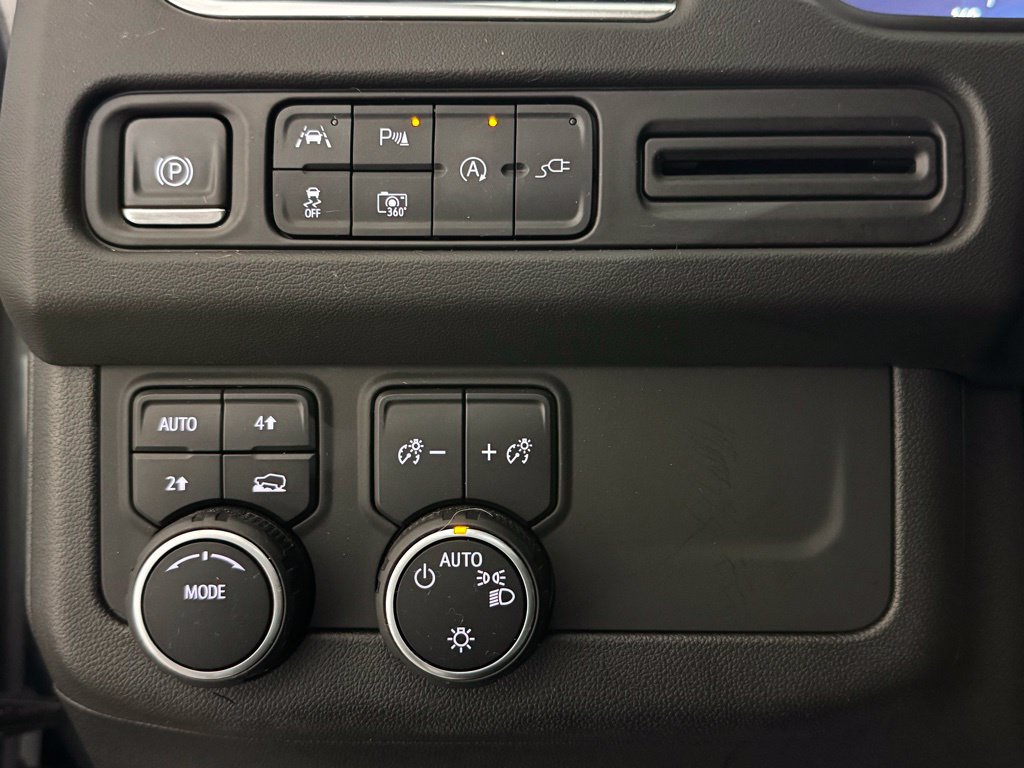 Used 2022 Chevrolet Suburban RST w/ Sport Performance Package AWD/4WD image 15