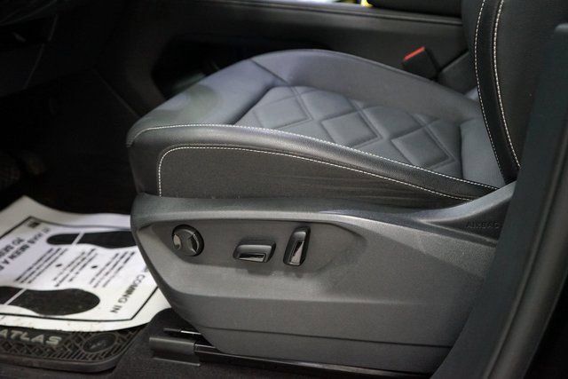 Used 2024 Volkswagen Atlas SE image 30