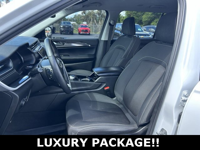 Used 2022 Jeep Grand Cherokee L Laredo w/ Luxury Tech Group I image 14