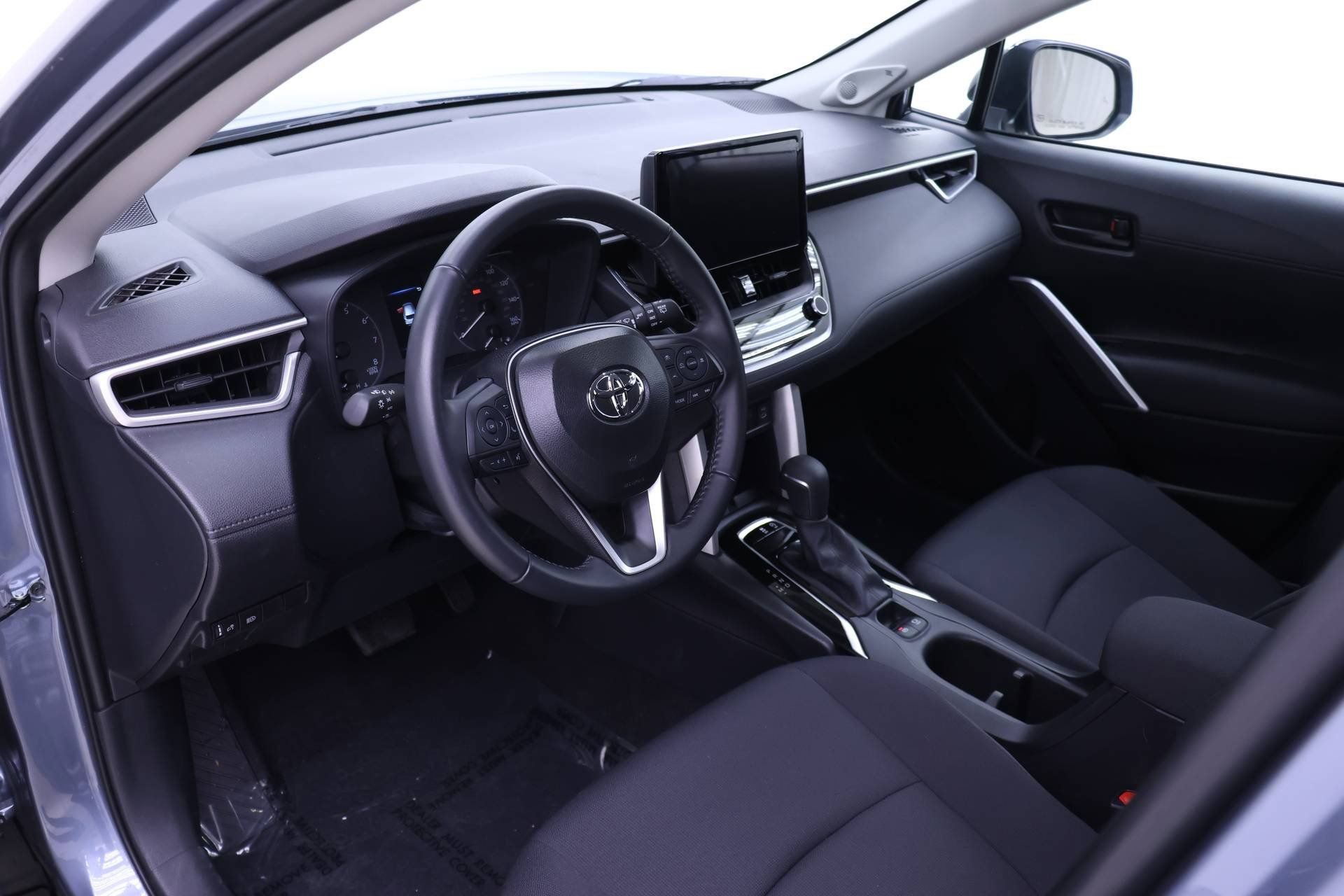 Certified 2025 Toyota Corolla Cross LE image 3