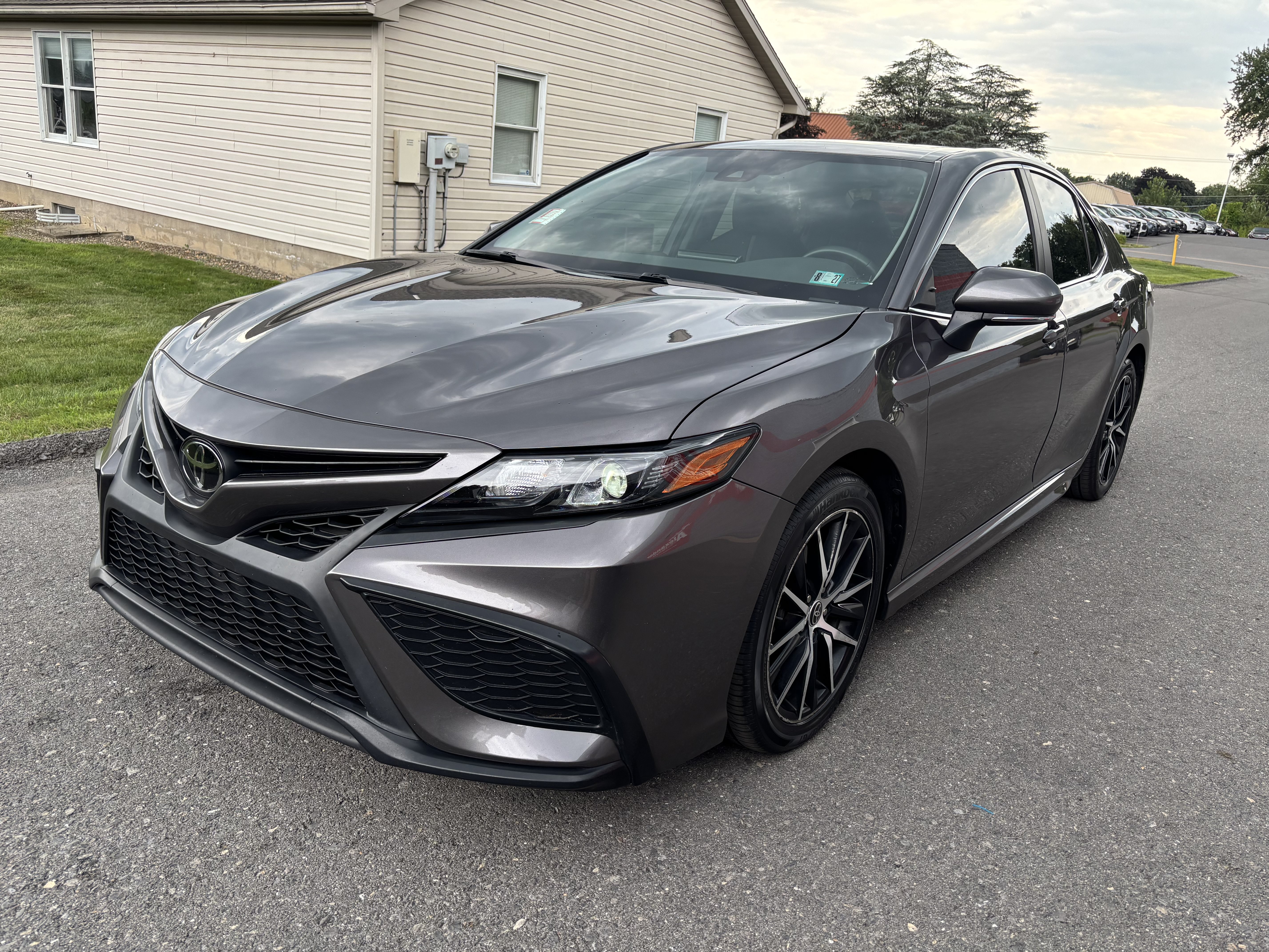 Used 2023 Toyota Camry SE w/ Cold Weather Package FWD image 8
