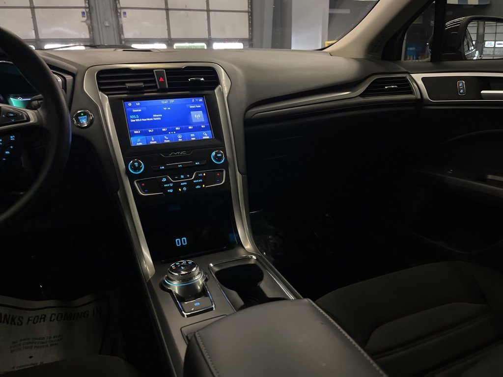 Used 2020 Ford Fusion SE image 23