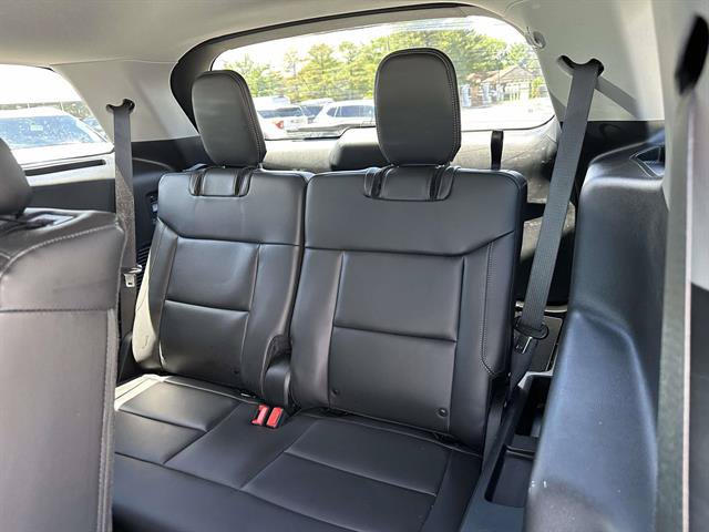 Used 2023 Ford Explorer XLT w/ Equipment Group 202A AWD/4WD image 33