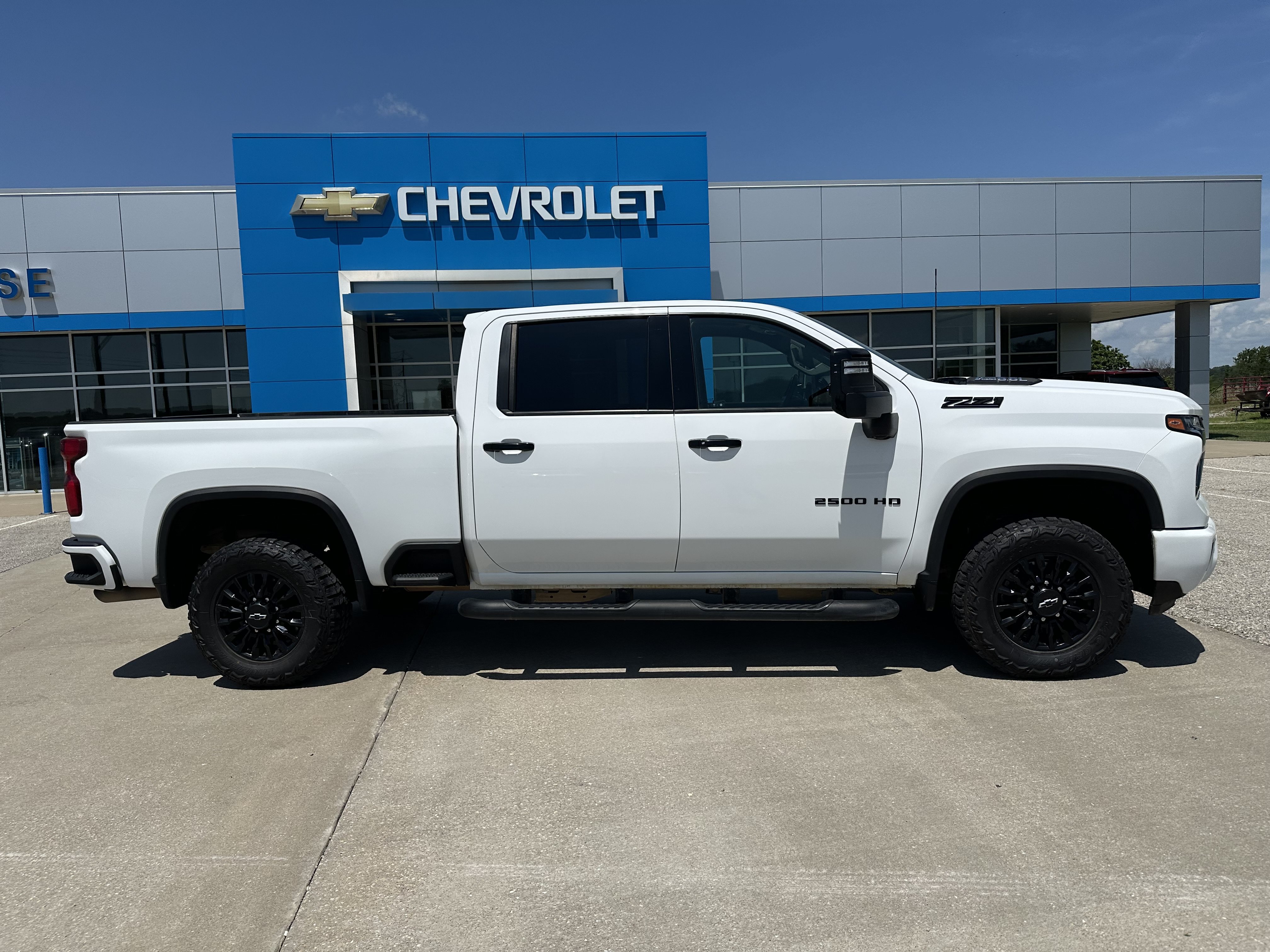 Used 2024 Chevrolet Silverado 2500 LTZ w/ LTZ Plus Package AWD/4WD image 2