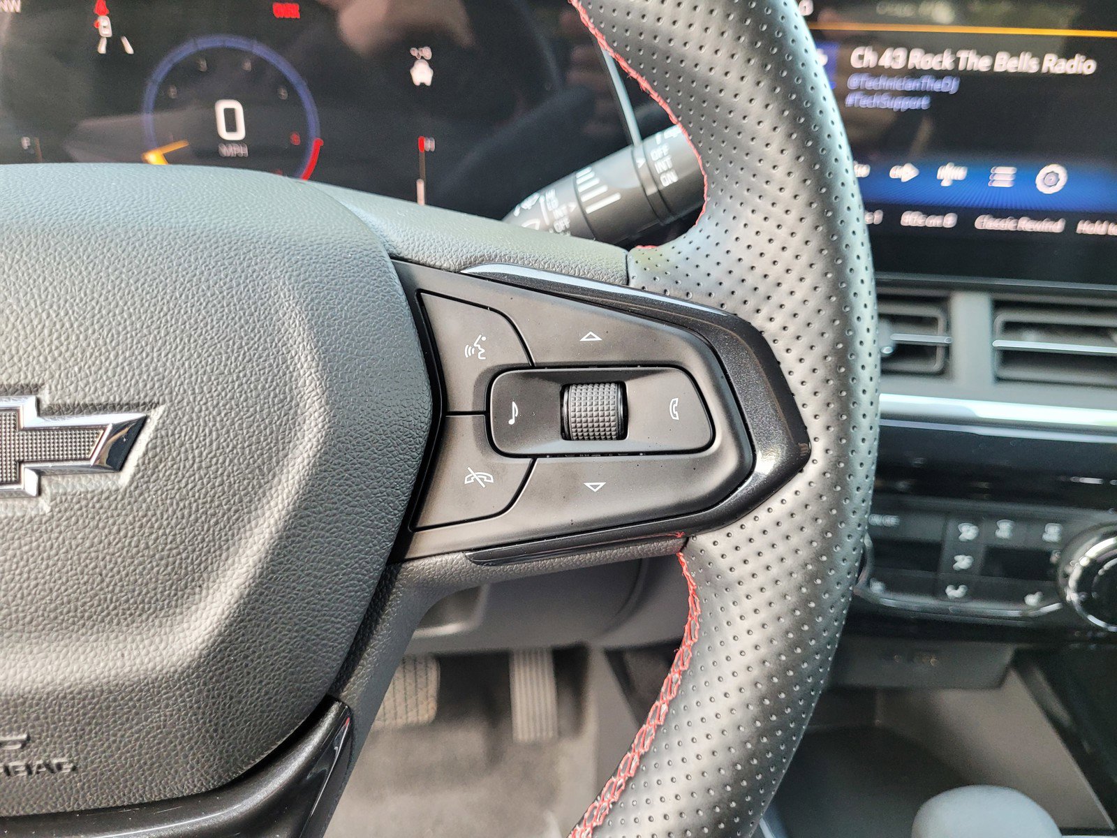 Used 2024 Chevrolet Trax RS image 23