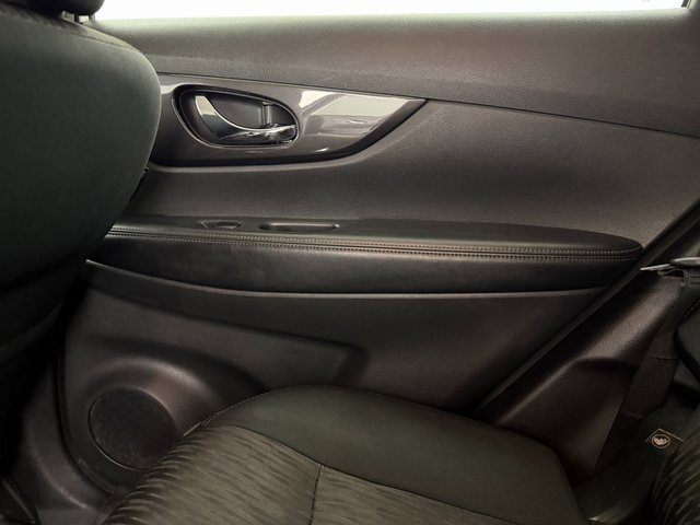 Used 2019 Nissan Rogue SV image 33