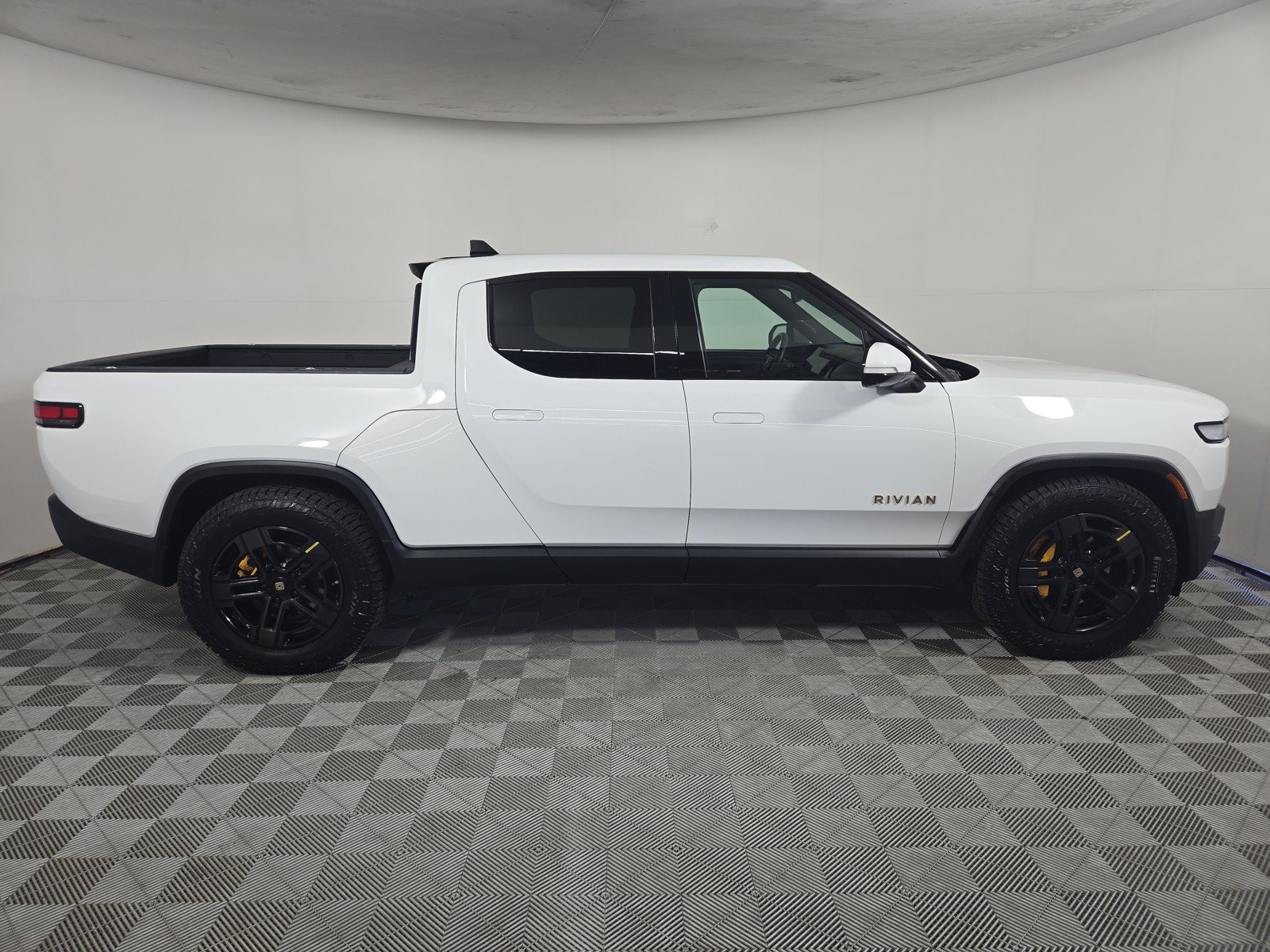 Used 2023 Rivian R1T Adventure AWD/4WD image 6