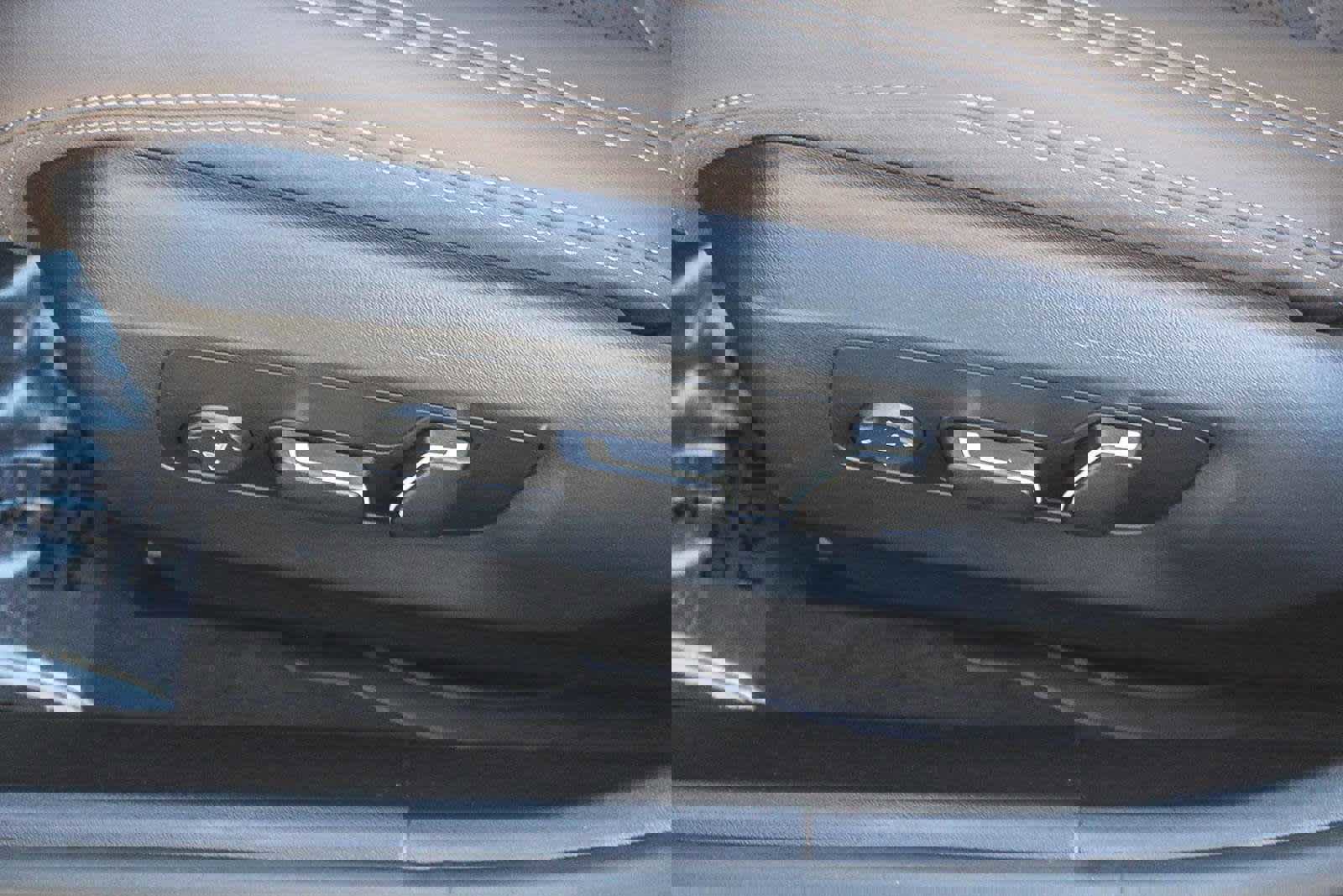 Used 2025 BMW 530i w/ M Sport Package image 21