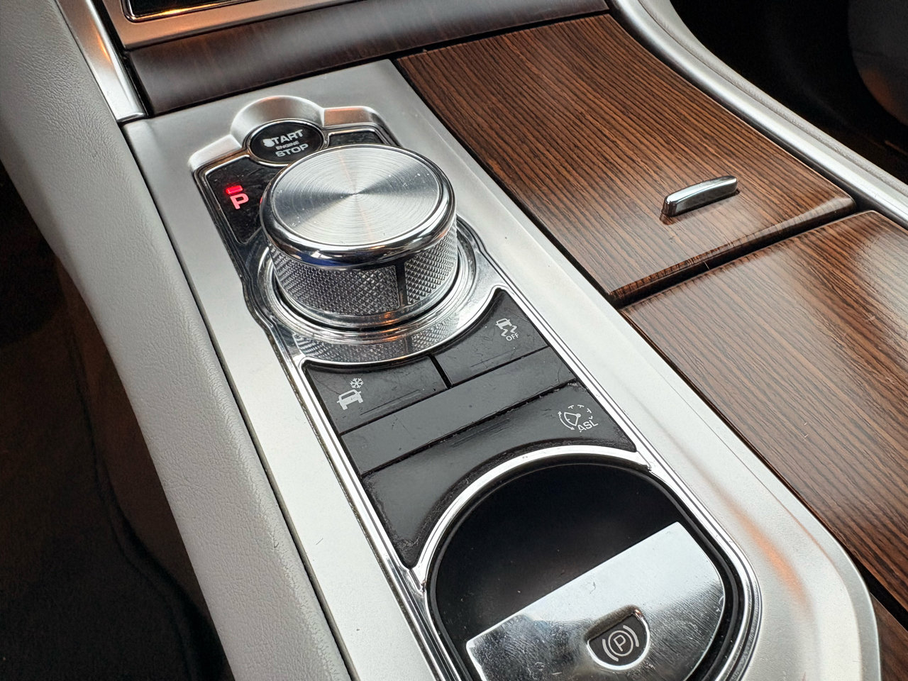 Used 2015 Jaguar XF Premium image 47