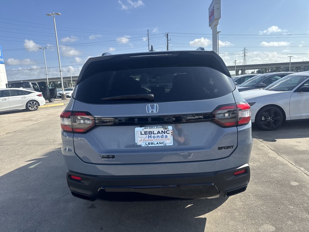 New 2026 Honda Pilot Sport image 5