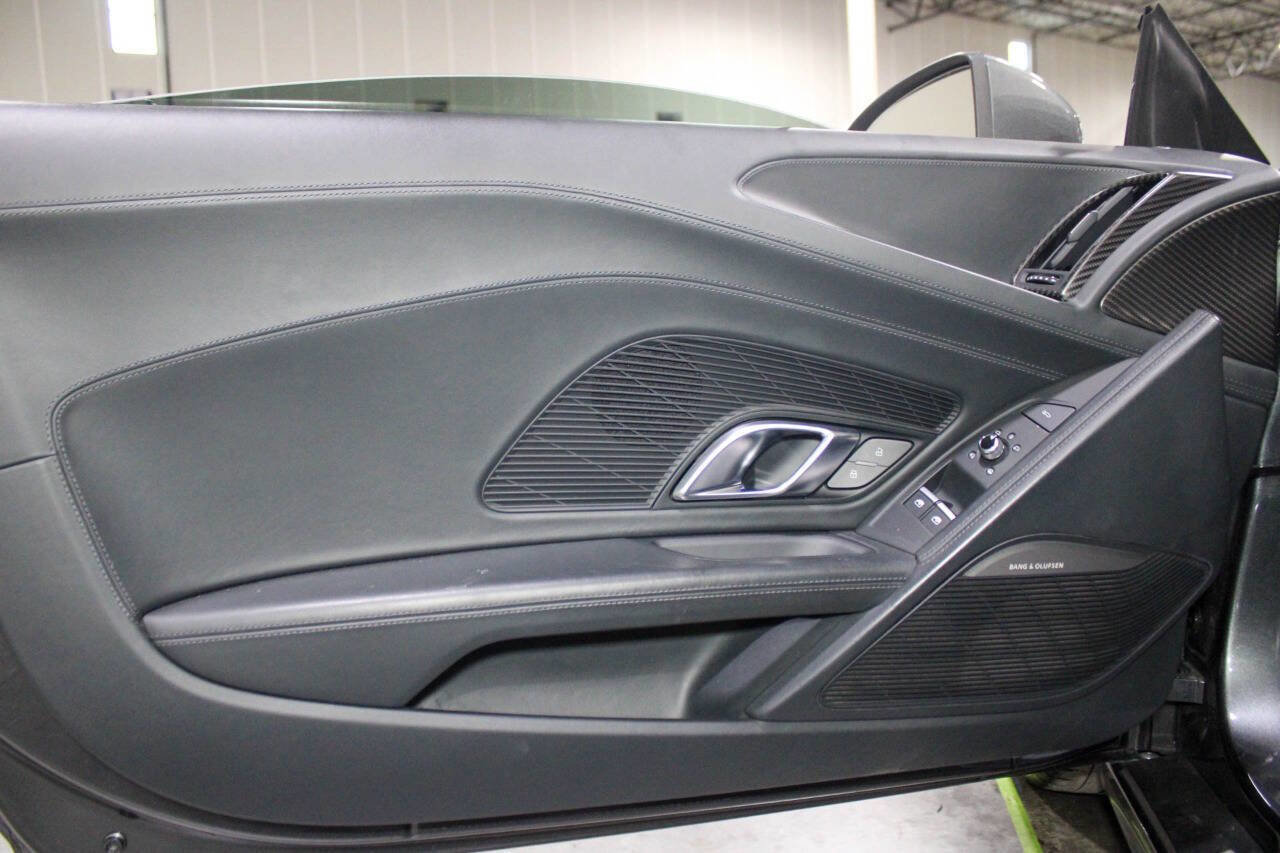 Used 2017 Audi R8 V10 w/ Carbon Exterior Package image 37