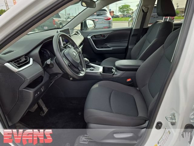 Used 2024 Toyota RAV4 LE AWD/4WD image 17