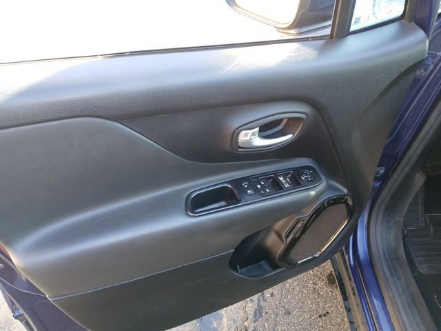 Used 2018 Jeep Renegade Altitude AWD/4WD image 10