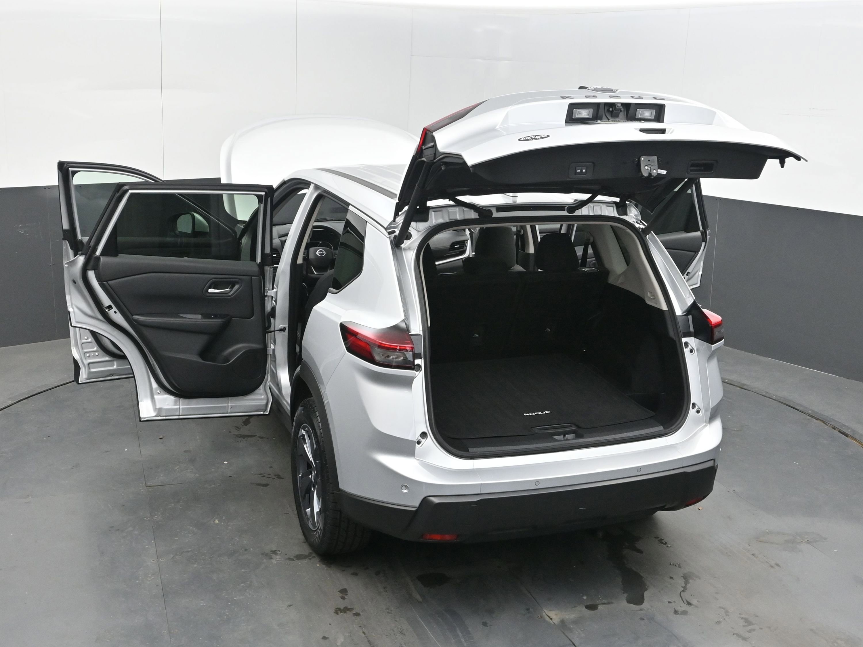 Used 2025 Nissan Rogue SV image 44