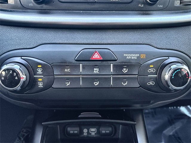 Used 2017 Kia Sorento LX image 11