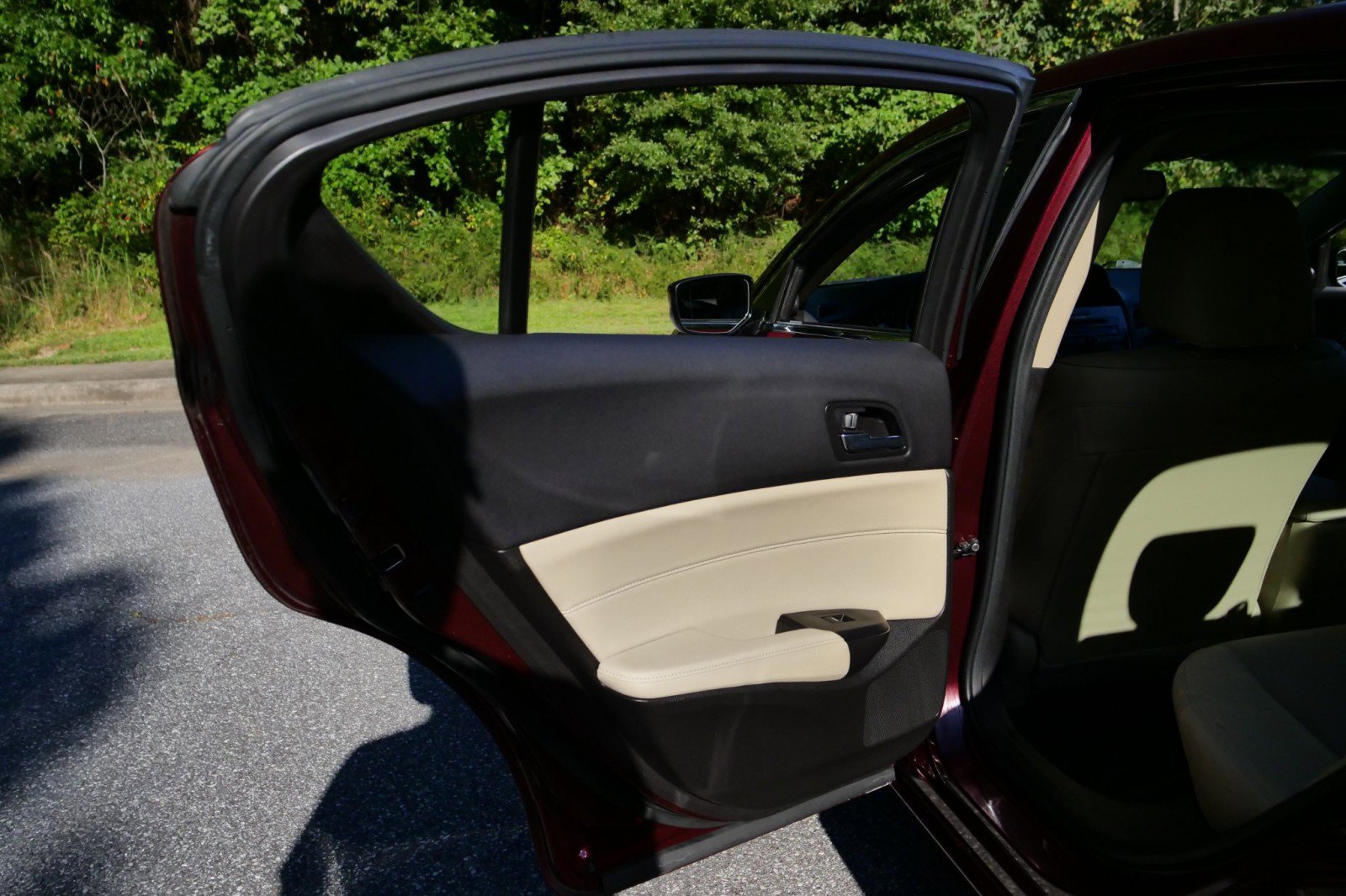 Used 2013 Acura ILX 2.0L / Tech Package / Heated S image 20