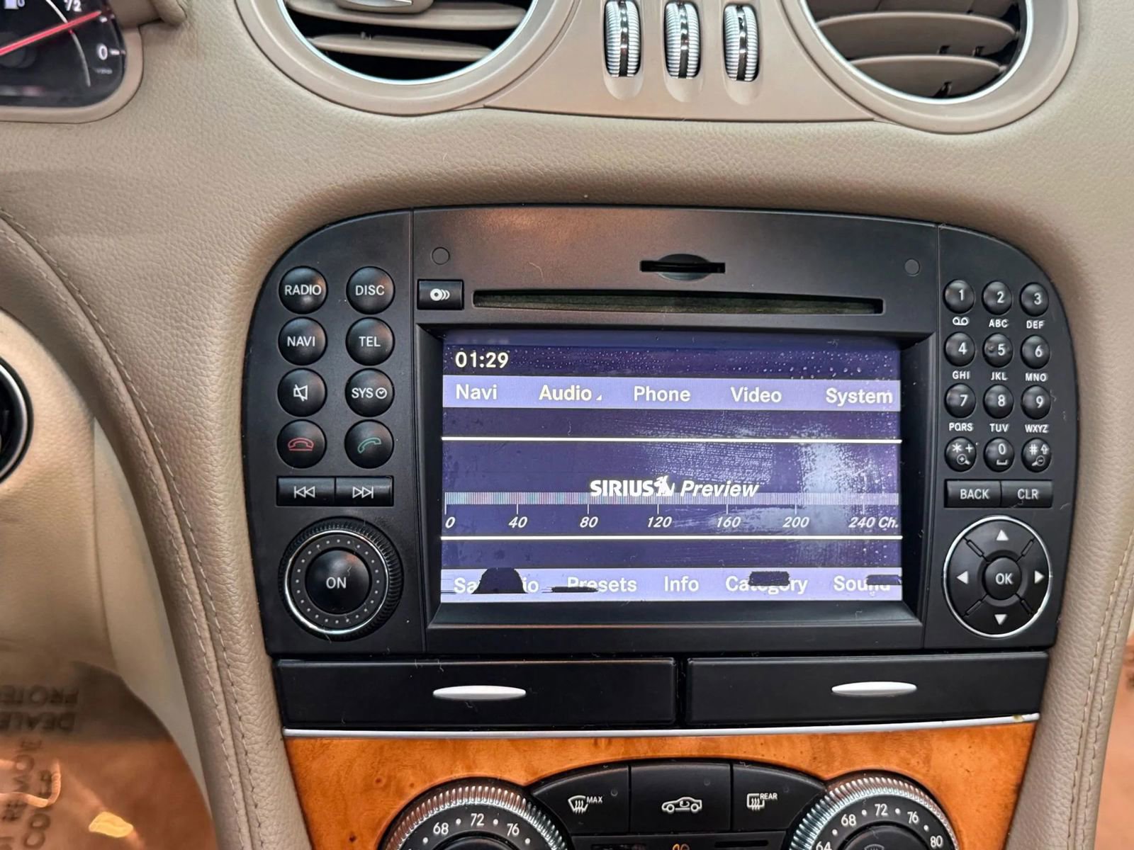 Used 2009 Mercedes-Benz SL 550 w/ Premium I Pkg image 24